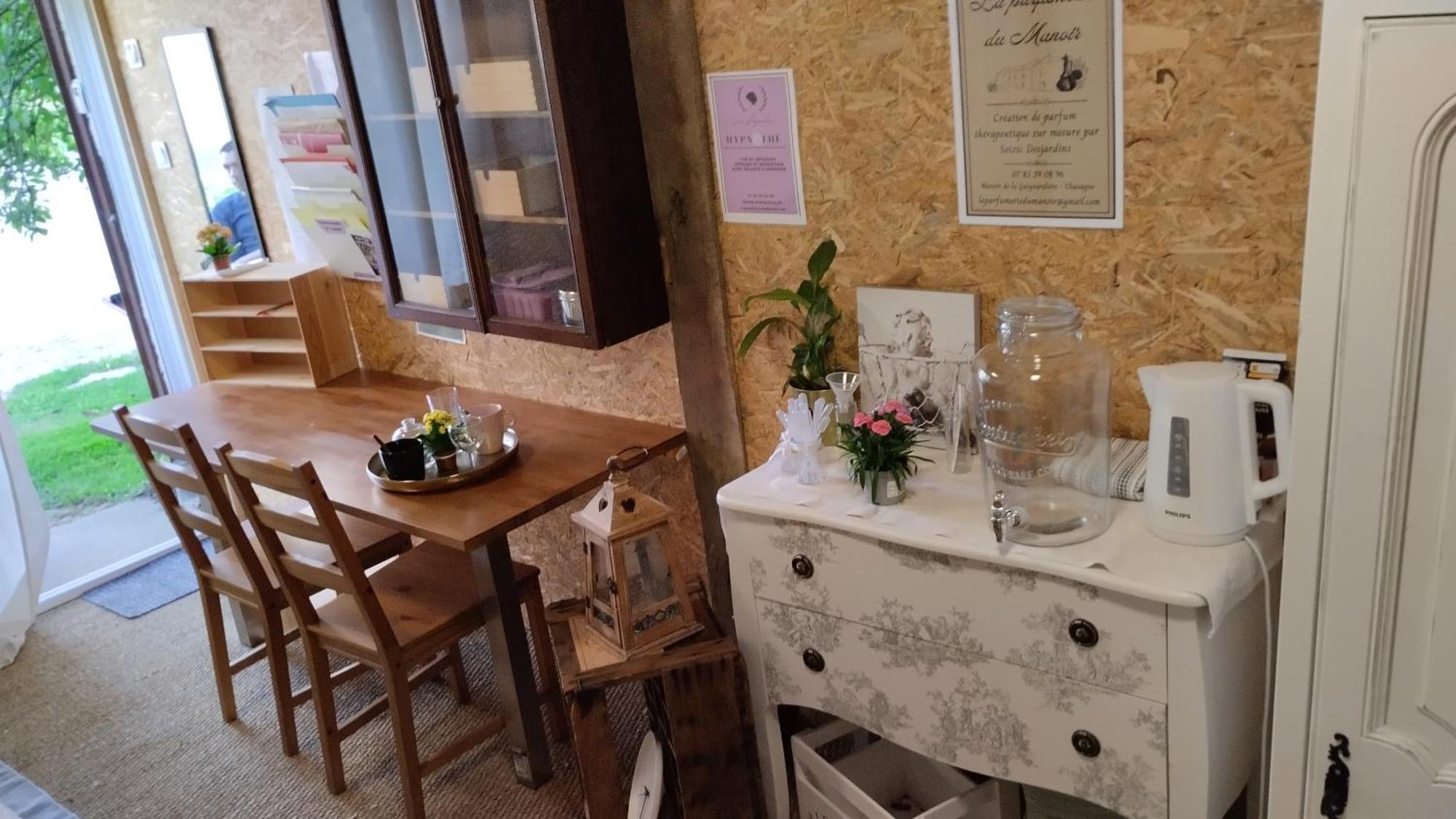 Le Laboratoire Shabby Chic De La Parfumerie Du Manoir Chavagne Kültér fotó